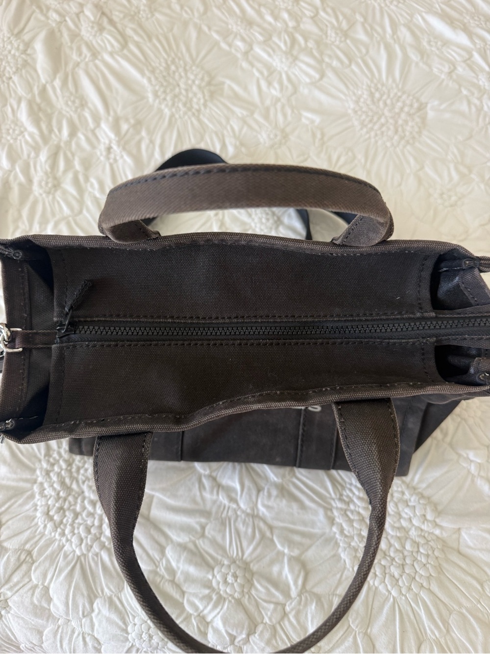 Marc Jacobs The Tote Bag in Black with White Logo - Picture 7 of 11